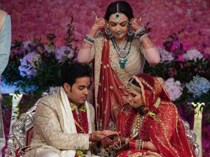 Akash Ambani & Shloka Mehta make for a stunning couple in INSIDE pictures from their wedding ceremony! Akash Ambani & Shloka Mehta make for a stunning couple in INSIDE pics from their wedding ceremony!