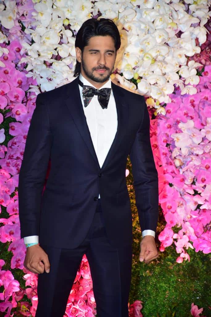 Sidharth Malhotra, who will be next seen in 'Jabariya Jodi', looked dapper in his navy blue suit.