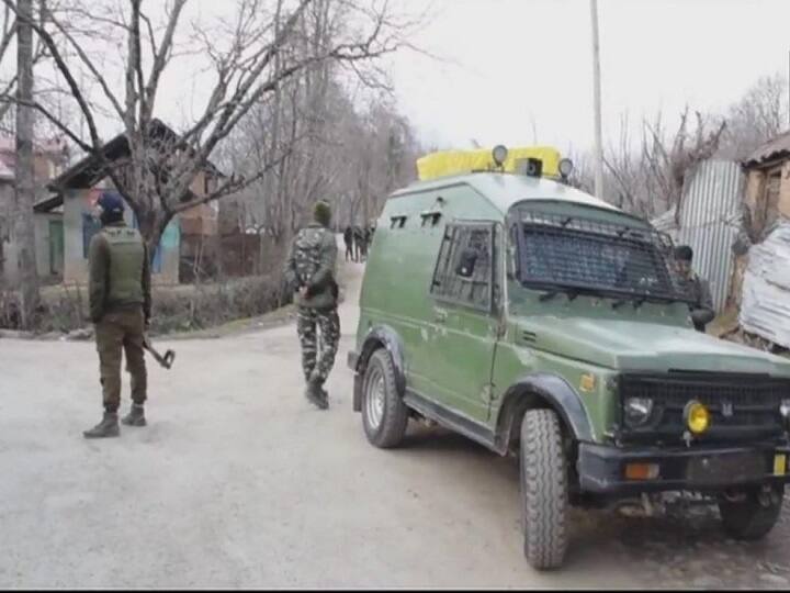 Encounter breaks out in J-K's Pulwama; security forces gun down three terrorists Encounter breaks out in Pulwama; Three terrorists killed Encounter breaks out in J-K's Pulwama; security forces gun down three terrorists