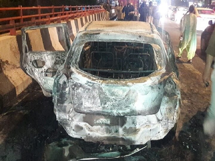 Delhi: Woman, two minor daughters charred to death after car catches fire near Akshardham flyover Woman, two minor daughters charred to death after car catches fire near Delhi's Akshardham flyover