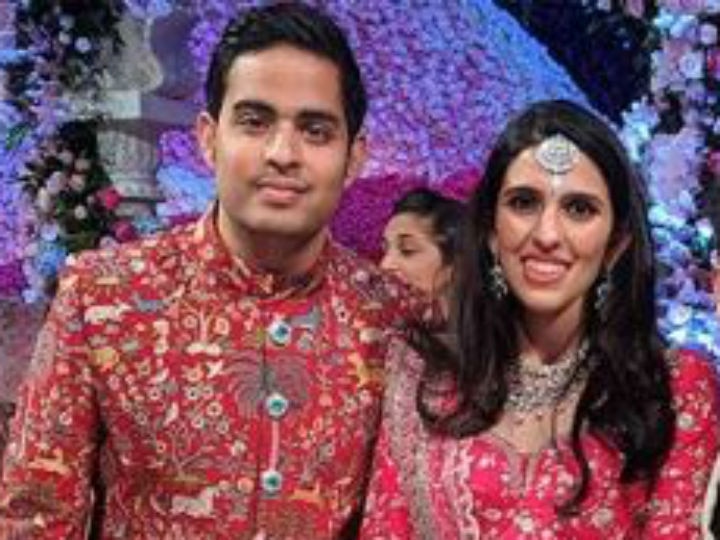 FIRST PIC from Akash Ambani-Shloka Mehta's WEDDING RECEPTION is here  FIRST PIC from Akash Ambani-Shloka Mehta's WEDDING RECEPTION is here; Newlyweds look like a match made in heaven!