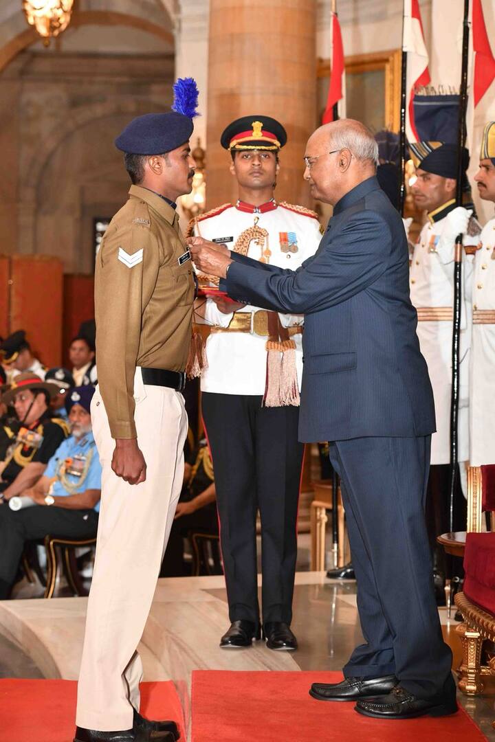 Shaurya Chakra to Constable K Dinesh Raja. He showed exceptional valour, gallantry and raw courage in the face of imminent threat to their lives, eliminating terrorists in J&K. IMAGES: @rashtrapatibhvn/ Twitter