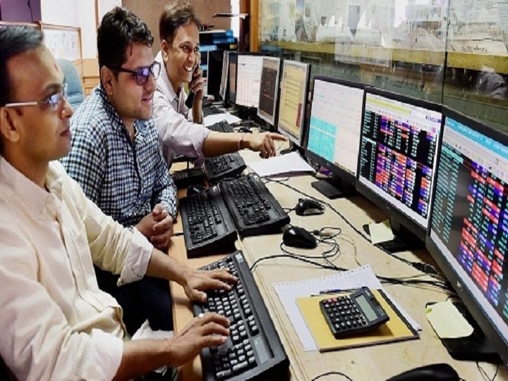 Share Market Update: Sensex surges over 200 pts; Nifty reclaims 11,400; SBI, ICICI Bank shares gain Share Market Update: Sensex surges over 200 pts; Nifty reclaims 11,400; SBI, ICICI Bank shares gain