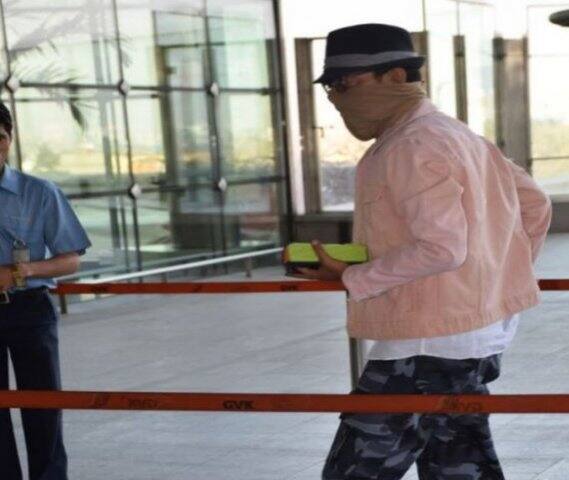 Just a week back Irrfan Khan was spotted at the Mumbai airport after his arrival back in India after 8 months stay in London where he was receiving treatment for Neuroendocrine Tumour. He had his face hidden though and the fans were eager to find out if their favorite actor is completely fine