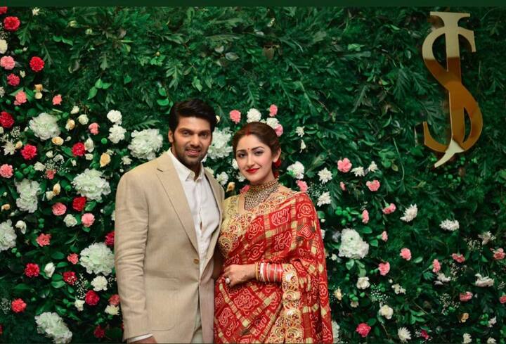 Sayyeshaa and Arya looked stunning together as they posed for the cameras.
