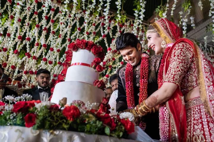 Here’s a picture from their wedding in which Arya and Sayyeshaa can be seen cutting a cake!