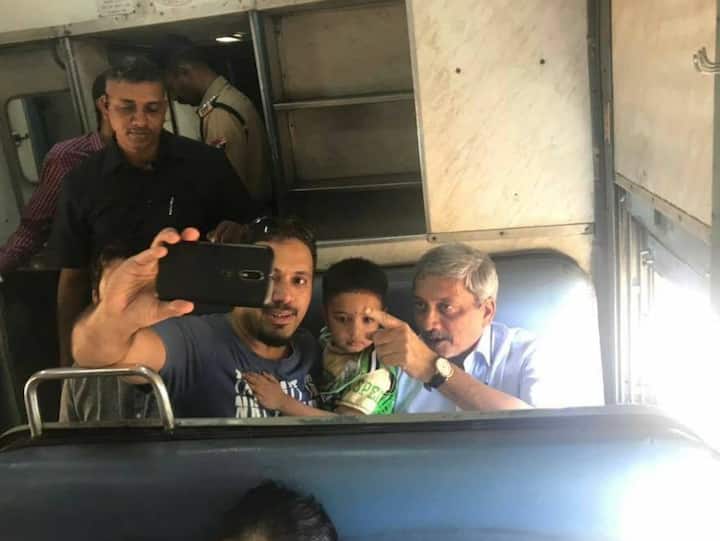 He chatted with people in the coach and also took selfies with them./ Image: Facebook