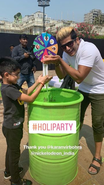 PICS & VIDEOS: Karanvir Bohra & twin daughters Bella, Vienna host Holi bash; Popular celebs attend with their kids!