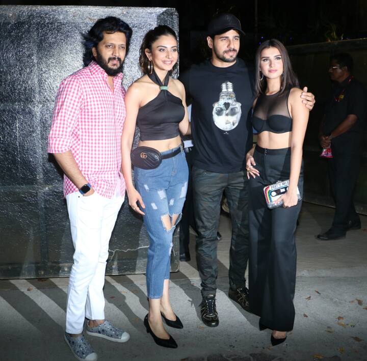 Directed by Milap Zaveri, action-thriller 'Marjaavaan' featuring Sidharth Malhotra, Tara Sutaria, Riteish Deshmukh and Rakul Preet Singh in lead roles is making buzz ever since the film was announced last year. Recently, the cast & crew wrapped-up the film's shooting. Last night (18th March), the film's wrap up bash was held which was attended by the film's team. Take a look at the pictures below..(Photo: Manav Manglani)