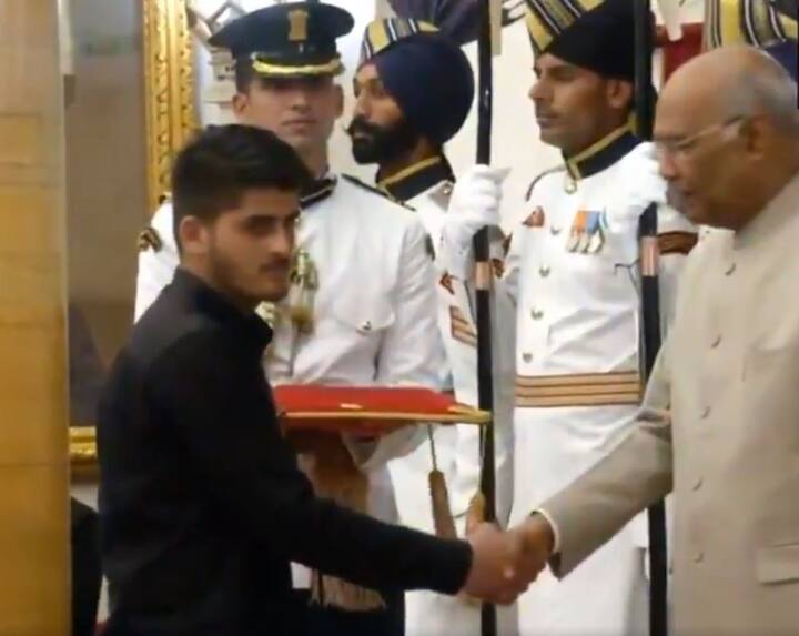 Irfan Ramzan Sheikh of Jammu and Kashmir was conferred Shaurya Chakra for foiling an attack by three terrorists on his house in 2017 when he was 14 years old. (Courtesy: ANI)
