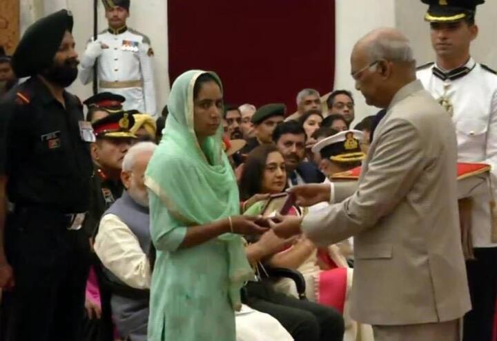 Kirti Chakra conferred (posthumously) to Sepoy Vijay Kumar of Indian Army, for different counter-terrorist operations in Jammu & Kashmir. The award was received by his wife. (Courtesy: ANI)