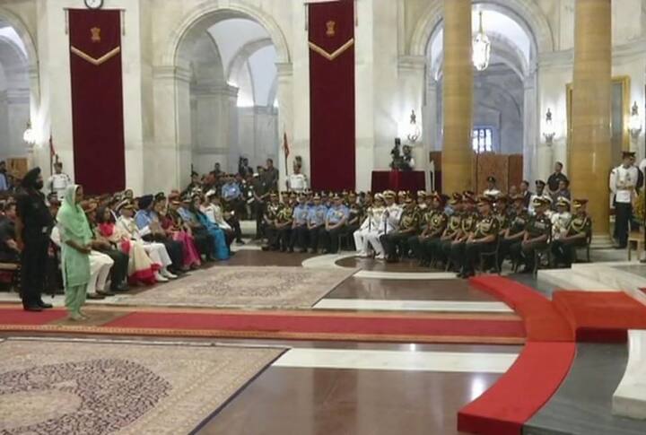President Ram Nath Kovid conferred gallantry awards service awards to defence personnel at the Rashtrapati Bhavan on Tuesday. (Courtesy: ANI)