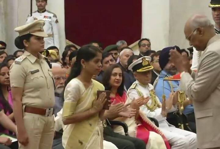 CRPF Constable Pradip Kumar Panda’s wife receives Kirti Chkara awarded posthumously to him for different counter-terrorist operations in Jammu & Kashmir. (Courtesy: ANI)