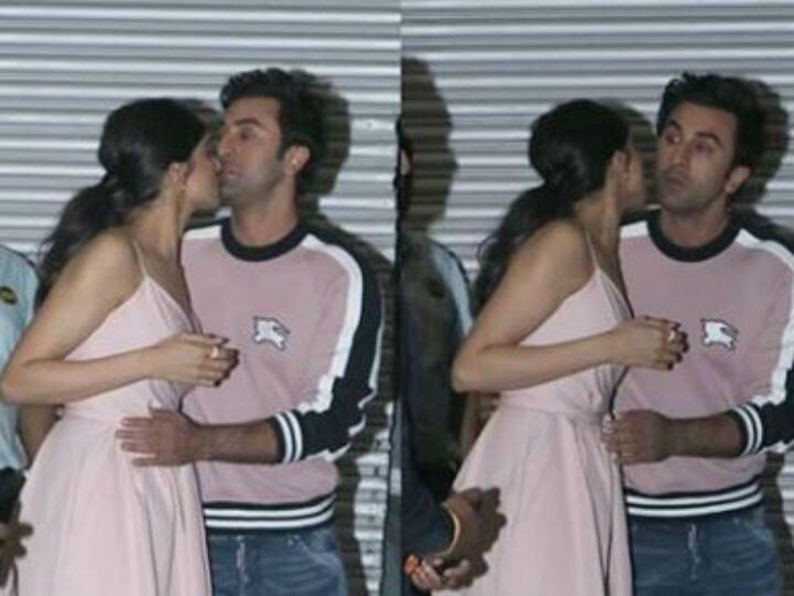 Deepika Padukone-Ranbir Kapoor dance to Ranveer Singh’s Simmba song 'Aankh Marey' PICS& VIDEOS: Deepika Padukone shakes a leg with EX Ranbir Kapoor, dances to Ranveer Singh’s Simmba song 'Aankh Marey'