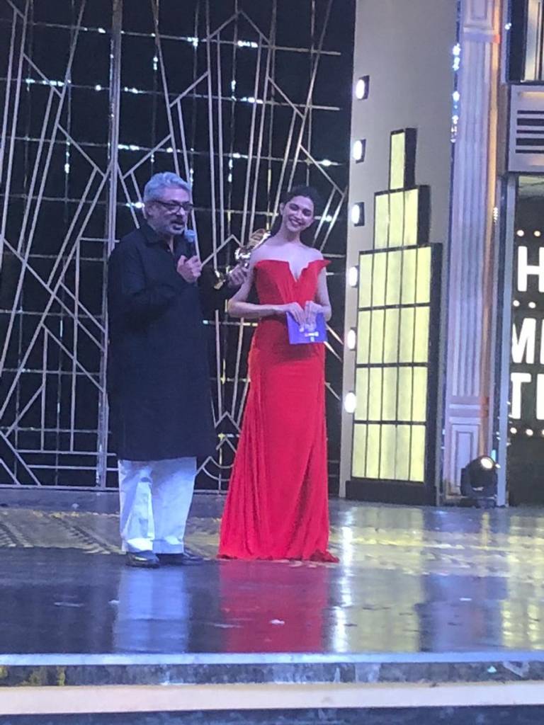 Zee Cine Awards 2019 Winners List: Deepika-Ranbir BAG top awards; Meet all the WINNERS posing with their TROPHIES!