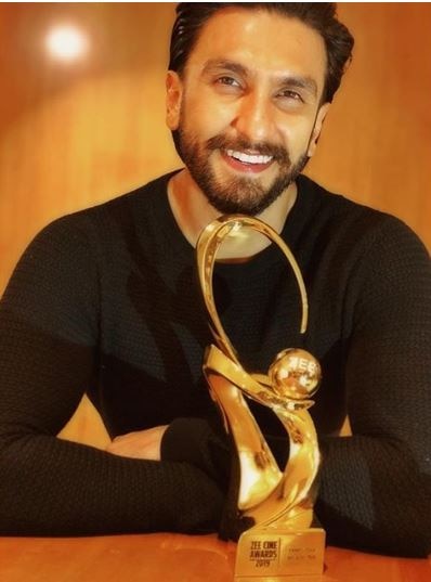 Zee Cine Awards 2019 Winners List: Deepika-Ranbir BAG top awards; Meet all the WINNERS posing with their TROPHIES!