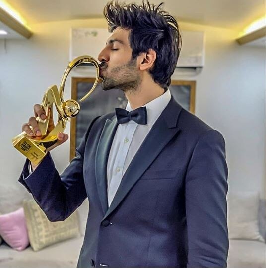 Zee Cine Awards 2019 Winners List: Deepika-Ranbir BAG top awards; Meet all the WINNERS posing with their TROPHIES!