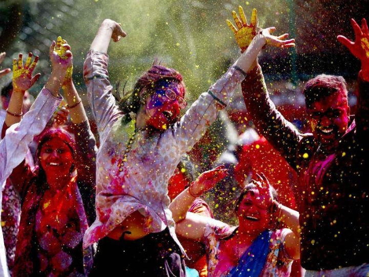 Holi 2019 Special: From Dil Luteya to Lamberghini, these Punjabi songs will set your mood right for the rain dance party! Holi 2019 Special: From Dil Luteya to Lamberghini, these Punjabi songs will set your mood right for the rain dance party!