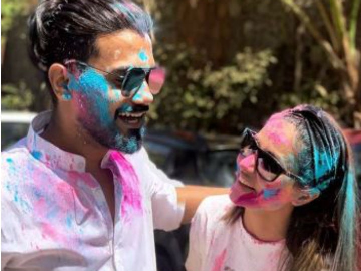 Holi 2019: Kasautii Zindagii Kay Komolika aka Hina Khan boyfriend Rocky Jaiswal celebrate Holi together!  PHOTOS: TV star Hina Khan's Holi celebration with boyfriend Rocky Jaiswal is all about LOVE!