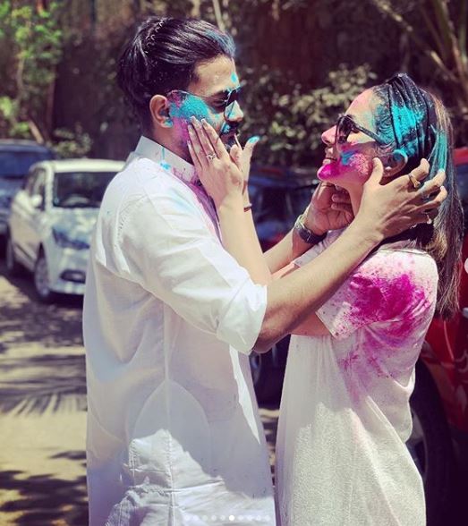 PHOTOS: TV star Hina Khan's Holi celebration with boyfriend Rocky Jaiswal is all about LOVE!