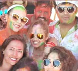 Married to Kapil on December 12th, 2018, Ginni had her chooda in hands and the the mangalsutra in her neck is visible too