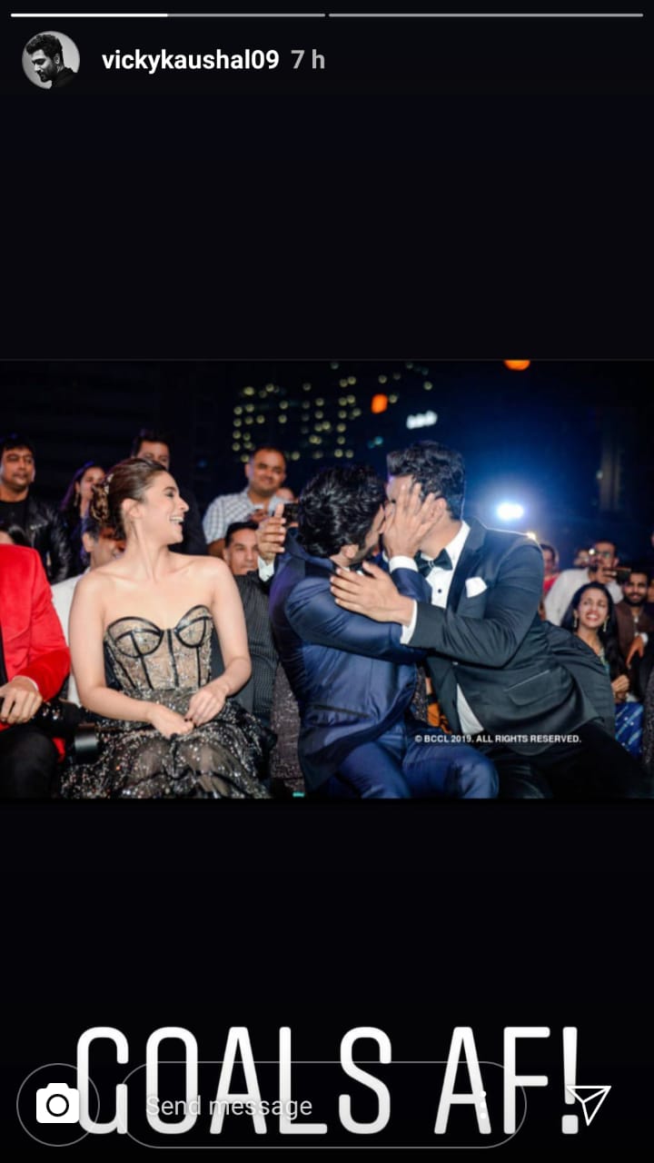 Filmfare Awards 2019: Ranbir Kapoor KISSES Vicky Kaushal before receiving Best Actor Award (PIC & VIDEO)