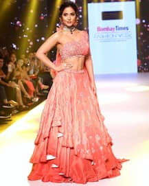 PICS: BFFs Hina Khan & Priyank Sharma twin in peach as they walk the ramp at \'Bombay Times Fashion Week 2019\'!