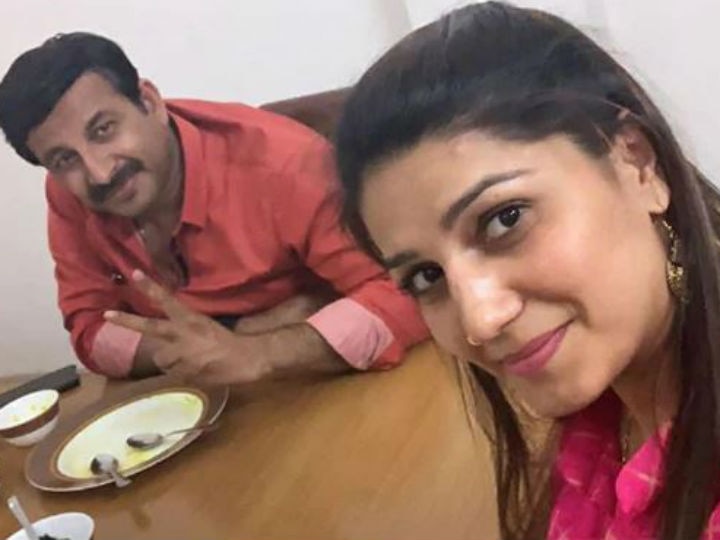 Sapna Choudhary meets Delhi BJP Chief Manoj Tiwari, a day after denying she's joining Congress  IN PICS: Sapna Choudhary meets Delhi BJP Chief Manoj Tiwari, a day after denying she's joining Congress