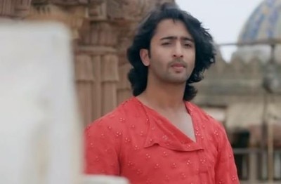 VIDEOS: Shaheer Sheikh shares birthday with THIS 'Yeh Rishtey..' co-star; duo cuts cake together on sets!