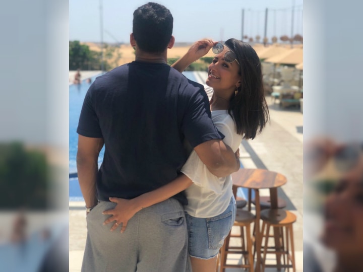 'Naagin 3' actress Anita Hassanandani grabs hubby Rohit Reddy's ass & her caption is a winner! Fans have a hearty laugh! Anita Hassanandani grabs hubby Rohit Reddy's ass & her caption is a winner for fans!