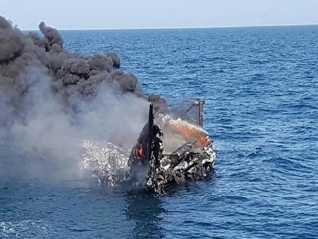 Gujarat ATS seizes 100 kg heroin from Pakistani boat off Porbandar coast Indian Coast Guard, Gujarat ATS seize 100 kg heroin from Pakistani boat off Gujarat's Porbandar coast