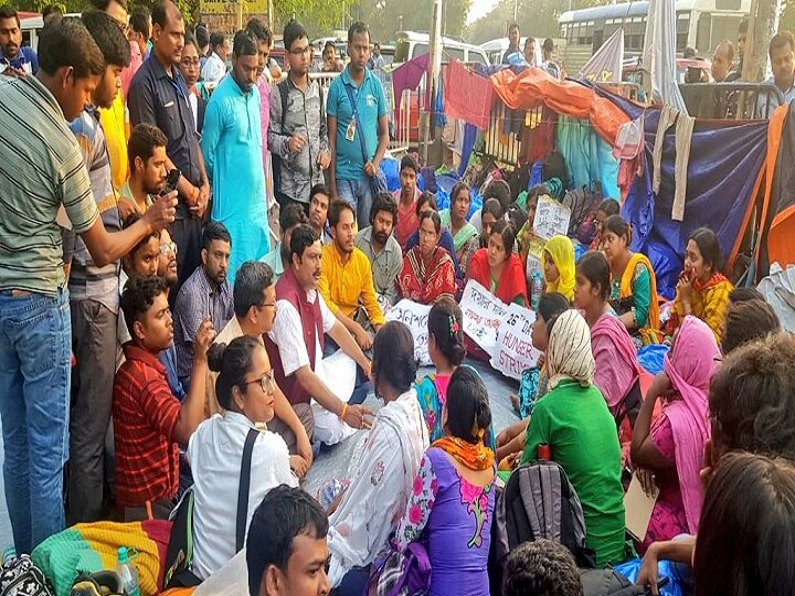 Govt job aspirants hunger strike in Kolkata: 350 candidates on fast-unto-death; protest enters 27th day Amid election rundown, 350 govt job aspirants on fast-unto-death strike in Kolkata; protest enters 27th day