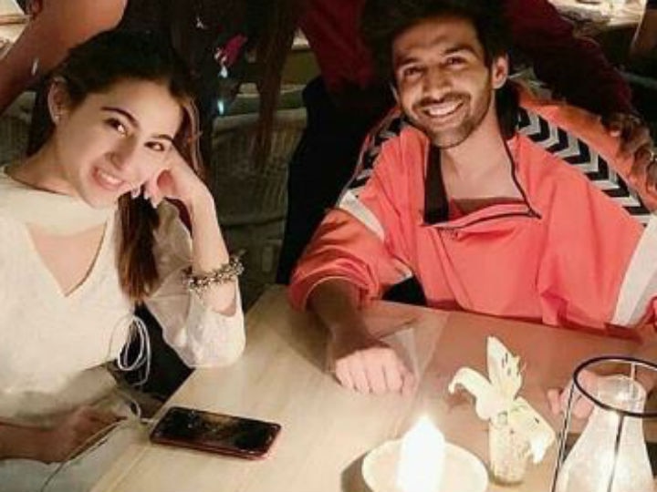 Aaj Kal stars Sara Ali Khan-Kartik Aaryan enjoy candle-lit dinner, pictures are now VIRAL! Finally! Sara Ali Khan went out on a date with Kartik Aaryan and their candle-lit dinner pictures are now VIRAL!