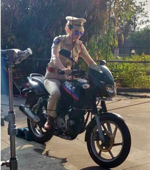 Kangana Ranaut does a dangerous wheelie on a bike in cop avatar on 'Mental Hai Kya' sets!