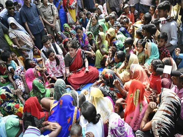 Priyanka Gandhi in Ayodhya: 'Modi-Modi' slogans raised as Congress leader visits Hanuman temple Priyanka Gandhi in Ayodhya: 'Modi-Modi' slogans raised as Congress leader visits Hanuman temple Priyanka Gandhi in Ayodhya: 'Modi-Modi' slogans raised as Congress leader visits Hanuman temple