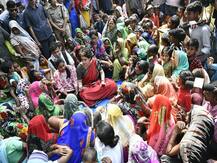 Priyanka Gandhi in Ayodhya: \'Modi-Modi\' slogans raised as Congress leader visits Hanuman temple