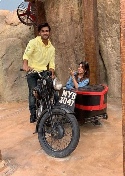 Shoaib shared a picture with Dipika on social media from their romantic Dubai vacay. The two lovebirds can be seen doing the ‘Jai Veeru’ pose from Sholay.