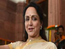 Hema Malini begins campaign trail in Mathura, goes out in field with women workers harvesting crop