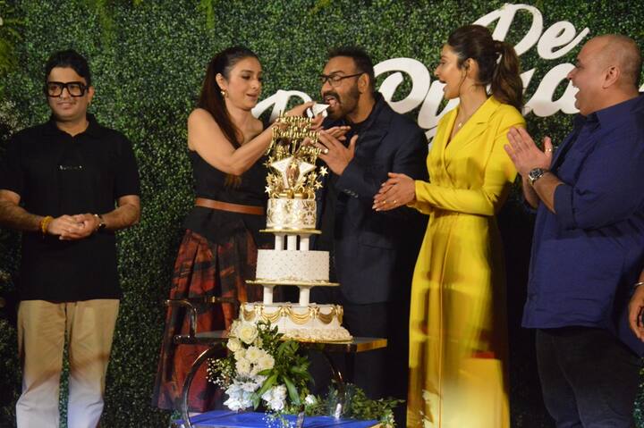 The makers surprised the birthday boy with a huge cake as they celebrated Ajay Devgn's birthday at De De Pyaar De trailer launch