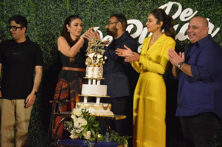 The trio had a gala time at the cake cutting on stage