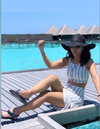 These PICS of Hina Khan posing with her father proves that she's a daddy's girl as the Khan family enjoys their VACATION in Maldives!
