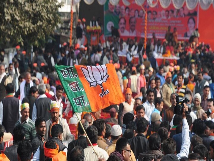 UP Lok Sabha Polls 2019: Survey predicts close fight between BJP, Mahagathbandhan in Awadh region UP Lok Sabha Polls 2019: Survey predicts close fight between BJP, Mahagathbandhan in Awadh region