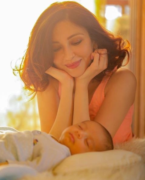 Bhabhiji actress Saumya Tandon's post pregnancy transformation, 2 months after giving birth will leave you inspired!