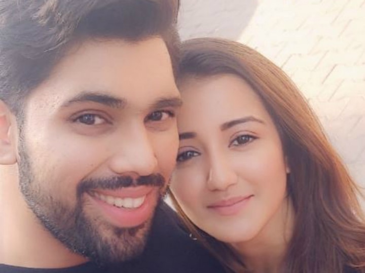 'Bigg Boss 12' contestant Shivashish Mishra REACTS on reports of dating co-contestant Roshmi Banik! Are 'Bigg Boss 12' contestants Shivashish Mishra & Roshmi Banik dating each other? Here's the TRUTH!