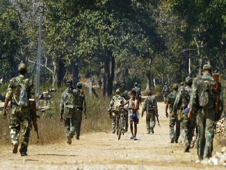 Chattisgarh Naxal attack One CRPF jawan martyred, another injured in Maoist encounter in Dhamtari district One CRPF jawan martyred, another injured in encounter with Naxalites in Chhattisgarh