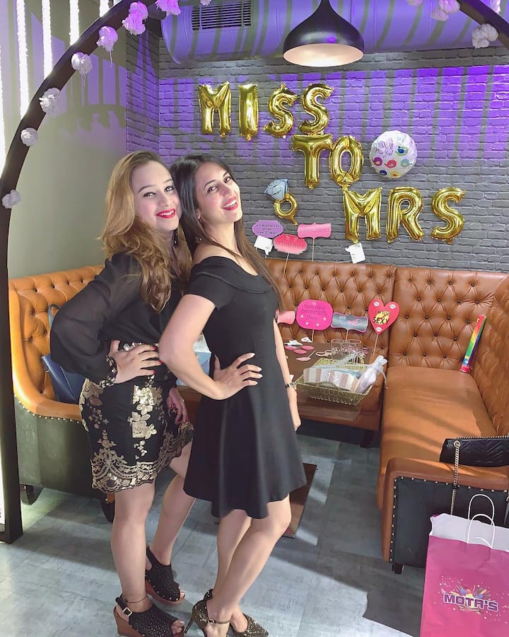 The 'Miss to Mrs' bash had the girls posing together and the YHM fans are loving their 'Ishita' slaying with her hotness in these