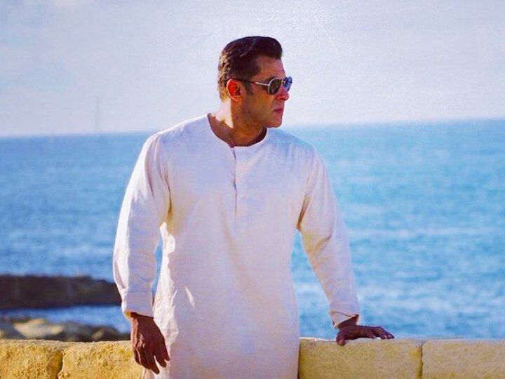 Bharat Atul Agnihotri shares a picture of Salman Khan from the sets PIC: Atul Agnihotri shares a candid photo of Salman Khan from sets of Bharat