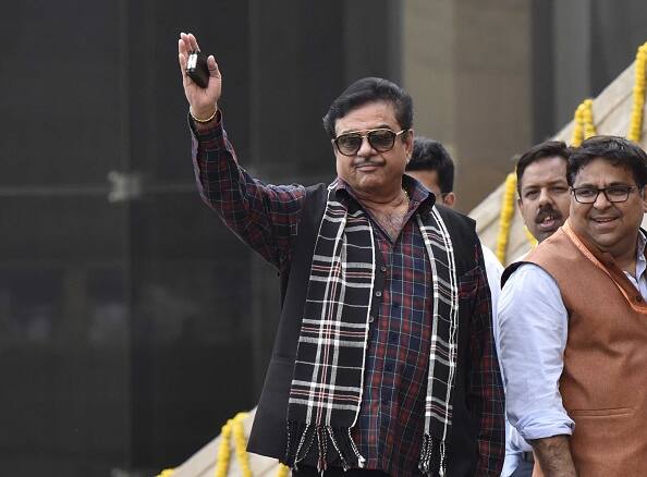 After joining Congress, Shatrughan Sinha says he is loyalist who doesn't do things in 'josh' but 'hosh' After joining Congress, Shatrughan Sinha says he is loyalist who doesn't do things in 'josh' but 'hosh' After joining Congress, Shatrughan Sinha says he is loyalist who doesn't do things in 'josh' but 'hosh'