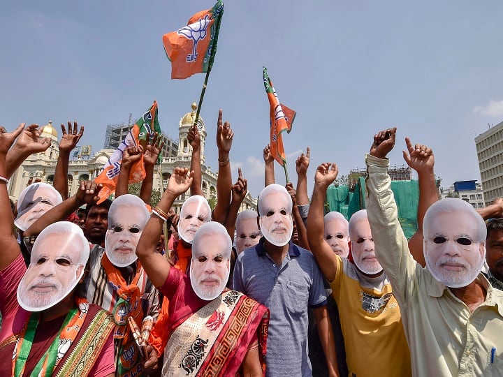 ABP Exit Poll: BJP expected to get 15 seats in Karnataka, Congress-JDS 13 ABP Exit Poll: BJP expected to get 15 seats in Karnataka, Congress-JDS 13