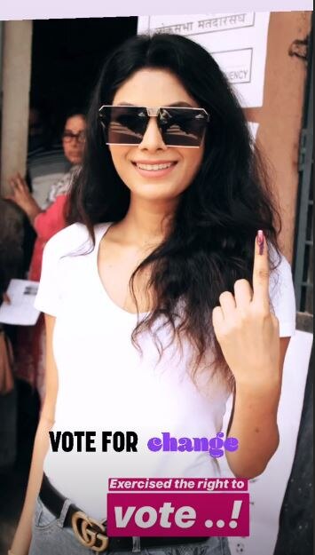 EX Bigg Boss contestant & model Lopamudra Raut casts her vote; Proudly flaunts her inked finger!